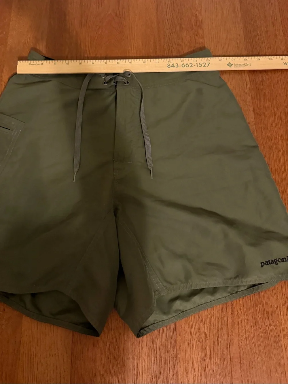 Patagonia Mens 32 Olive Green Wavefarer Boardshorts Swim Trunks Cargo Pocket